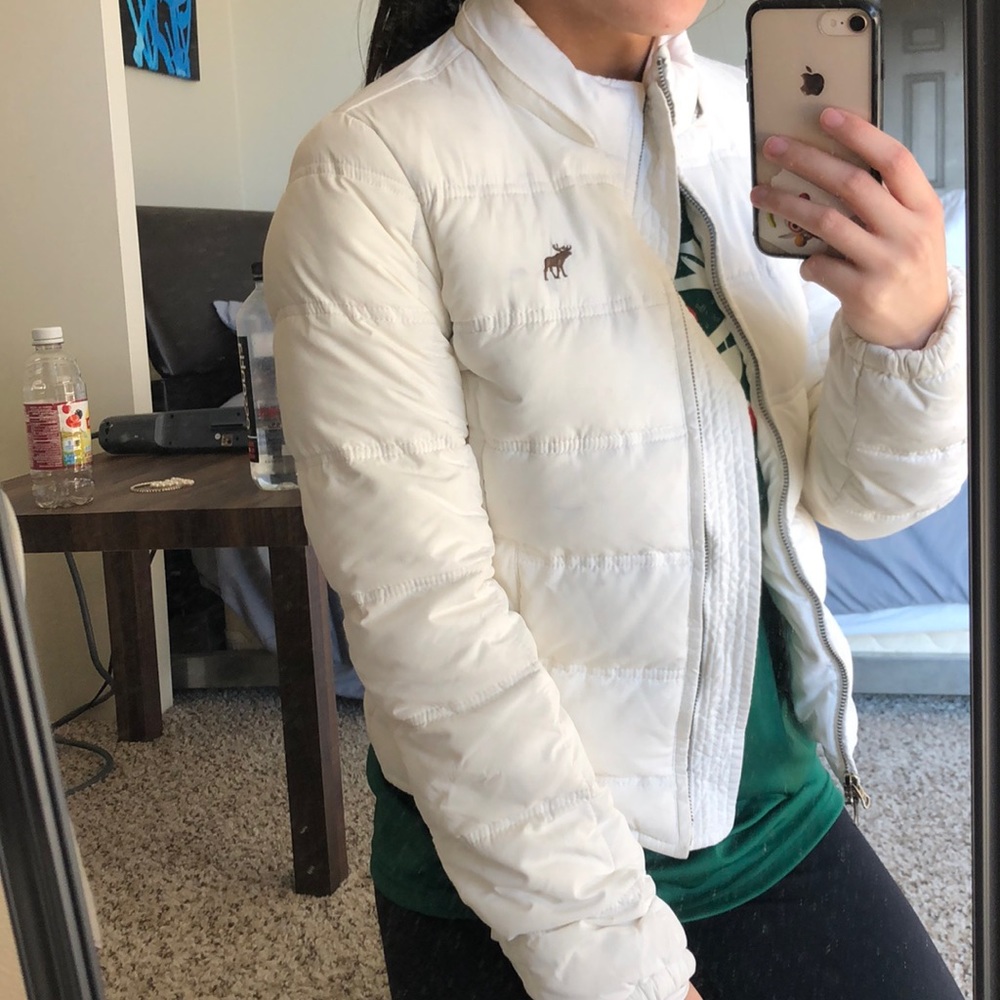 Extra large Abercrombie kids white puffy jacket